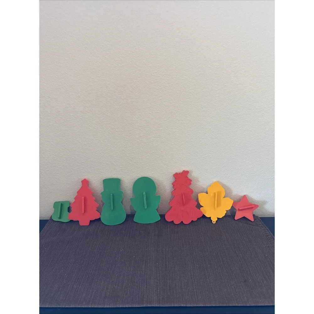 Hallmark (1 Wilton) Vtg Cookie Cutter Lot Of 7 Christmas And Fall‎ Leaf Plastic